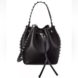 NEW VALENTINO BLACK GRAIN LEATHER ROCKSTUD BUCKET SHOULDER BAG PURSE NWT